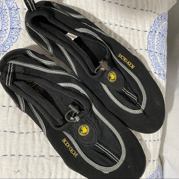 mens water shoes size 13